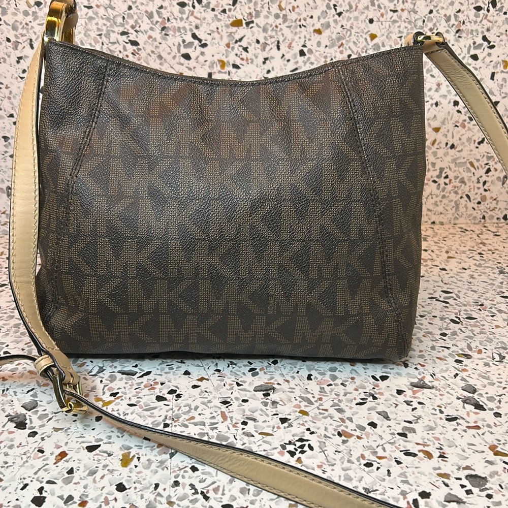Michael Kors Jet Set Messenger Bag